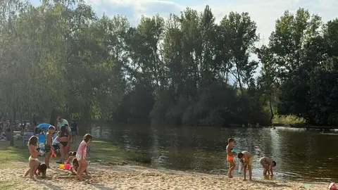 Santib&aacute;&ntilde;ez de Tera abre las fiestas de San Tirso con una multitudinaria comida popular