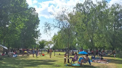 Santib&aacute;&ntilde;ez de Tera abre las fiestas de San Tirso con una multitudinaria comida popular