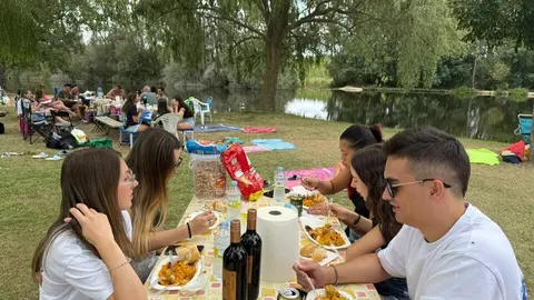 Santib&aacute;&ntilde;ez de Tera abre las fiestas de San Tirso con una multitudinaria comida popular