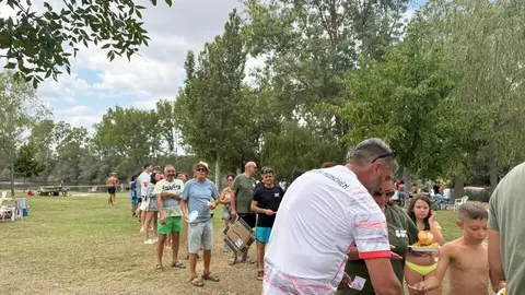 Santib&aacute;&ntilde;ez de Tera abre las fiestas de San Tirso con una multitudinaria comida popular