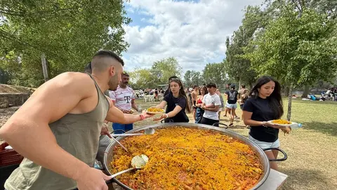 Santibáñez de Tera abre las fiestas de San Tirso con una multitudinaria comida popular