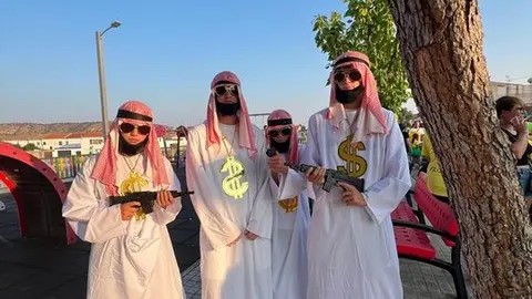 Desfile de peñas Villalazán_5