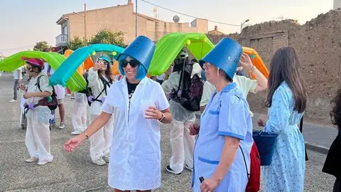 Desfile de peñas Villalazán_6