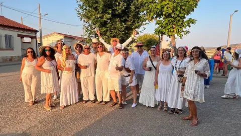 Desfile de peñas Villalazán_9