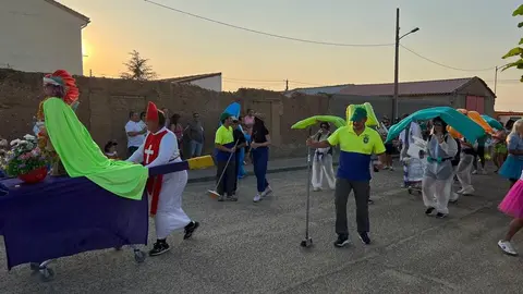 Desfile de peñas Villalazán_12