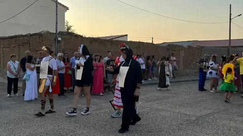 Desfile de peñas Villalazán_18