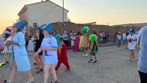 Desfile de peñas Villalazán_19