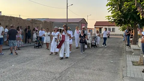 Desfile de peñas Villalazán_28