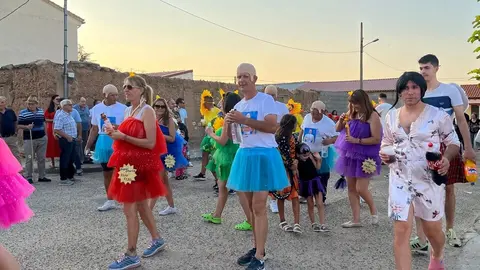 Desfile de peñas Villalazán_29