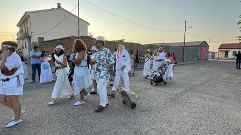 Desfile de peñas Villalazán_30