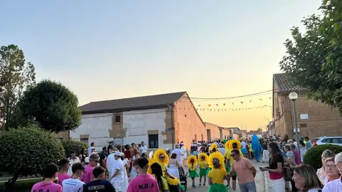 Desfile de peñas Villalazán_33