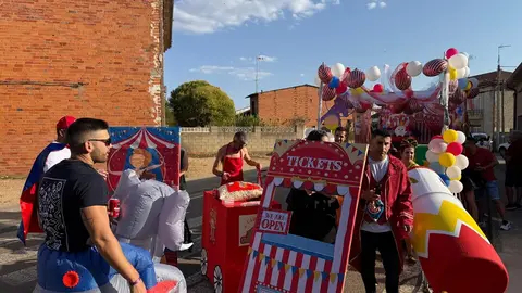 Un desfile de fantasía cierra las fiestas en Santibáñez de Tera