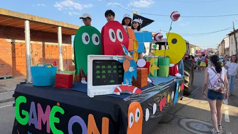 Un desfile de fantasía cierra las fiestas en Santibáñez de Tera