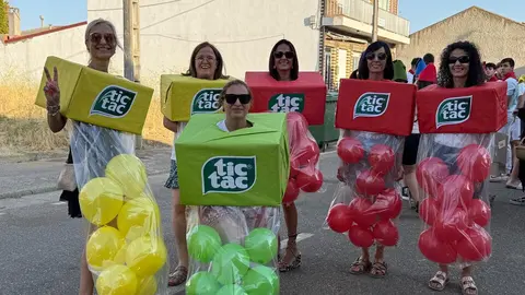 Un desfile de fantasía cierra las fiestas en Santibáñez de Tera