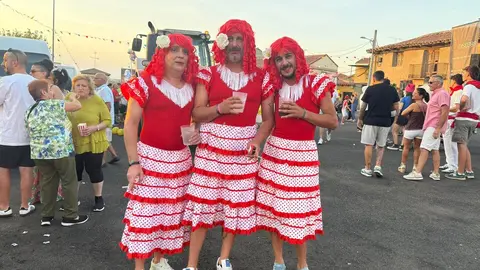 Un desfile de fantasía cierra las fiestas en Santibáñez de Tera