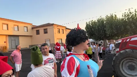 Un desfile de fantasía cierra las fiestas en Santibáñez de Tera