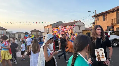 Un desfile de fantasía cierra las fiestas en Santibáñez de Tera