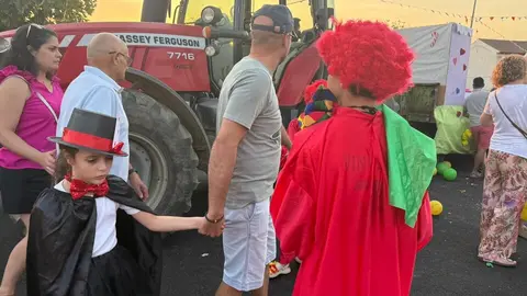 Un desfile de fantasía cierra las fiestas en Santibáñez de Tera