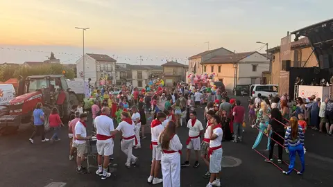 Un desfile de fantasía cierra las fiestas en Santibáñez de Tera
