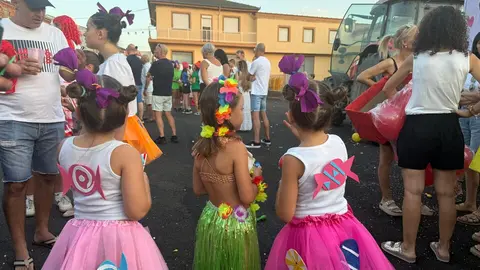 Un desfile de fantasía cierra las fiestas en Santibáñez de Tera