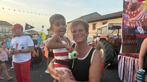 Un desfile de fantasía cierra las fiestas en Santibáñez de Tera