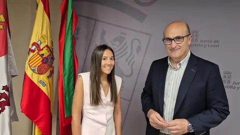 Delegado y nueva jefa del Servicio de Hacienda
