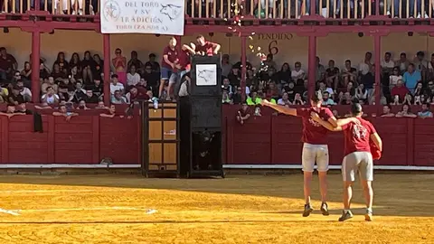 Toro del Cajón solidario: emoción, tradición y plaza llena por una buena causa