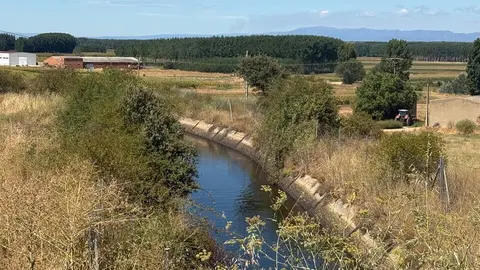 Canal del Tera. imagen de archivo