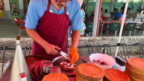 Coreses despide el verano con pulpo, gaitas y vermut