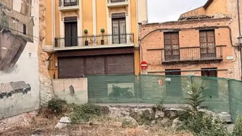 solar municipal situado en la intersección de las calles Ramón Álvarez y Costanilla