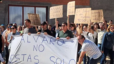 concentración en apoyo a Álvaro en Olleros de Tera  (1)