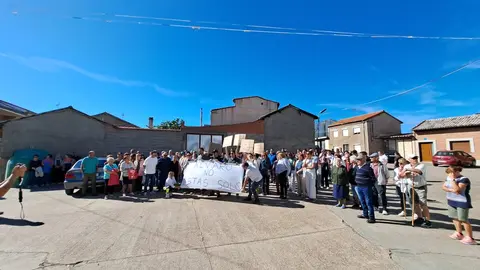 concentración en apoyo a Álvaro en Olleros de Tera  (2)