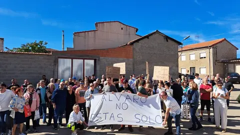concentración en apoyo a Álvaro en Olleros de Tera  (4)