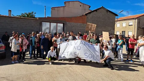 concentración en apoyo a Álvaro en Olleros de Tera  (5)