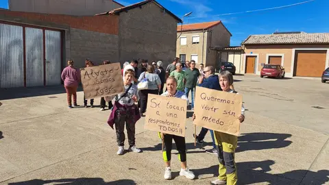 concentración en apoyo a Álvaro en Olleros de Tera  (6)
