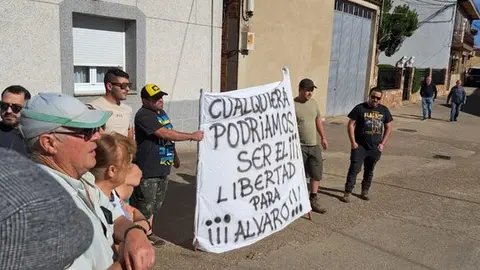 concentración en apoyo a Álvaro en Olleros de Tera  (9)