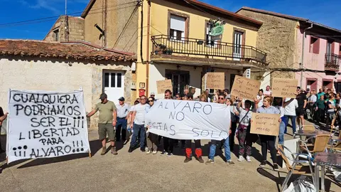 concentración en apoyo a Álvaro en Olleros de Tera  (11)