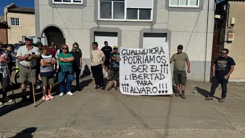 concentración en apoyo a Álvaro en Olleros de Tera   (2)