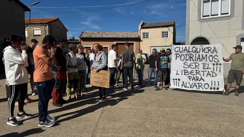 concentración en apoyo a Álvaro en Olleros de Tera   (9)