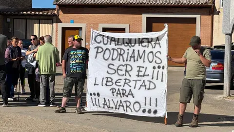 concentración en apoyo a Álvaro en Olleros de Tera   (12)