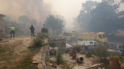 Incendio en castromil. Foto de Archivo