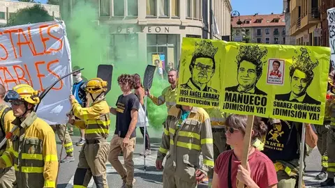 Mnaifestación bomberos forestales León- imagen de iLeón