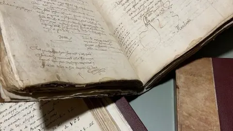 Aparecen en Torremolinos valiosos documentos pertenecientes a la parroquia de Fresnadillo de Sayago