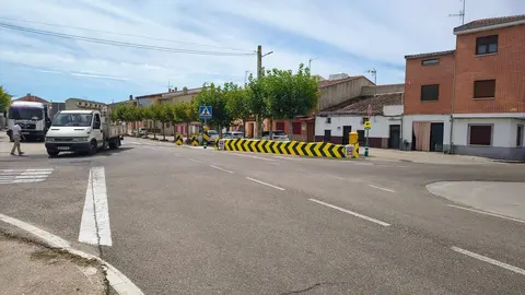 Señalización lista para La Vuelta 2025 a su paso por Fuentesaúco
