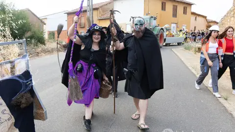 desfile de disfraces en Santibáñez de Vidriales. IMAGEN INTERBENAVENTE  (3)