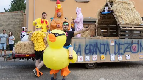 desfile de disfraces en Santibáñez de Vidriales. IMAGEN INTERBENAVENTE  (5)