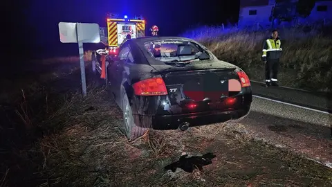 Accidente coche vehículo impacta con una bionda Almaraz del Duero
