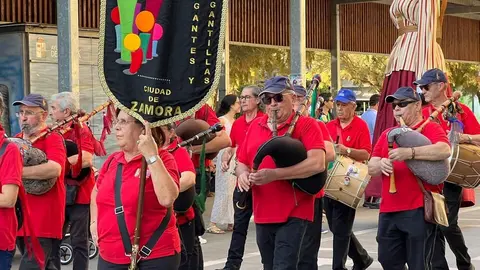 Desfile de Gigantes y Cabezudos Capitonis Durii septiembre _5