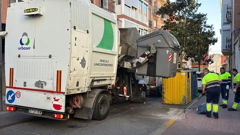 Limpieza contenedore Benavente_2