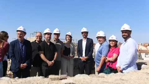 El Ministro de Cultura, Ernest Urtasun, visita las obras de la muralla de Zamora_6